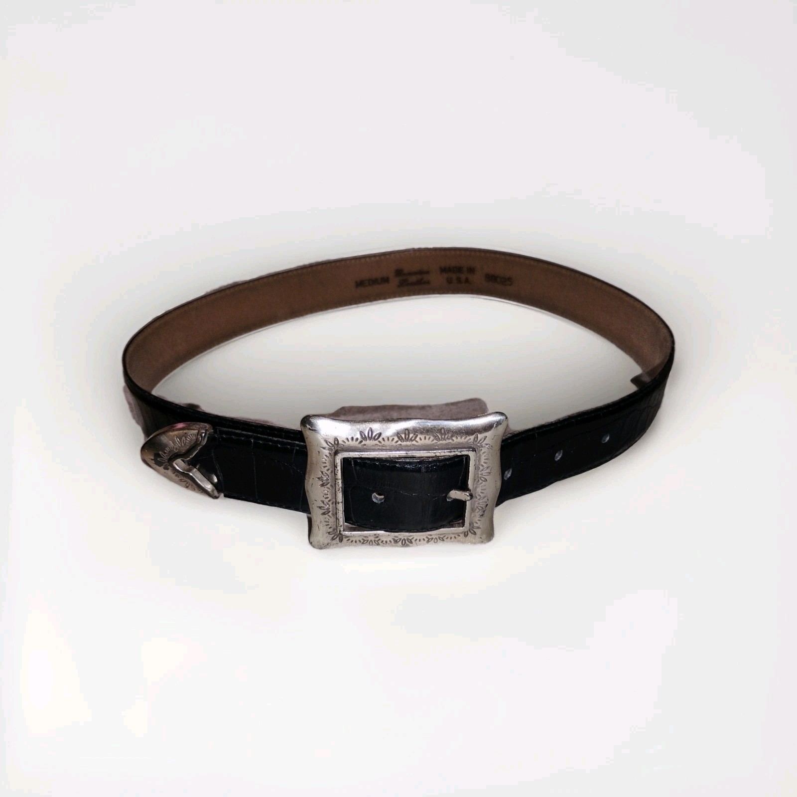 "VINTAGE RUFF HEWN BLACK LEATHER ALLIGATOR EMBOSSED BUCKLE BELT SZ M 26\"-30\""