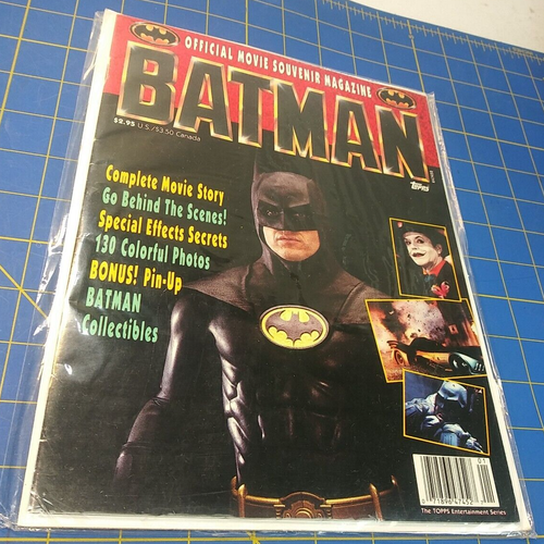Lot of 2 Batman 1989 Official DC Movie Souvenir Magazine & 3 Collector's - Picture 2 of 6
