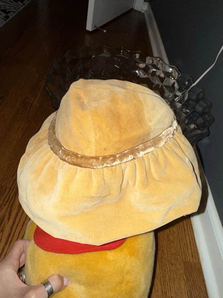 Vintage 1950s Charmer Velour Cloche Hat – Made in USA – Golden Velvet with Bow - Image 3 of 4