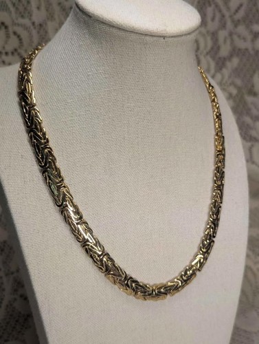Premier Designs Vintage Necklace - Elegant Gold-Tone Design