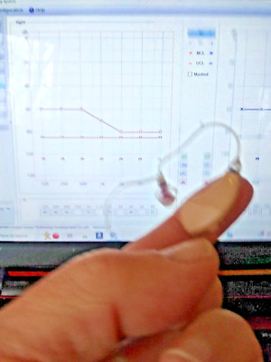 PROGRAMMABLE mini BTE HEARING AID RIGHT .4 PROGRAMS  fit severe profound loss
