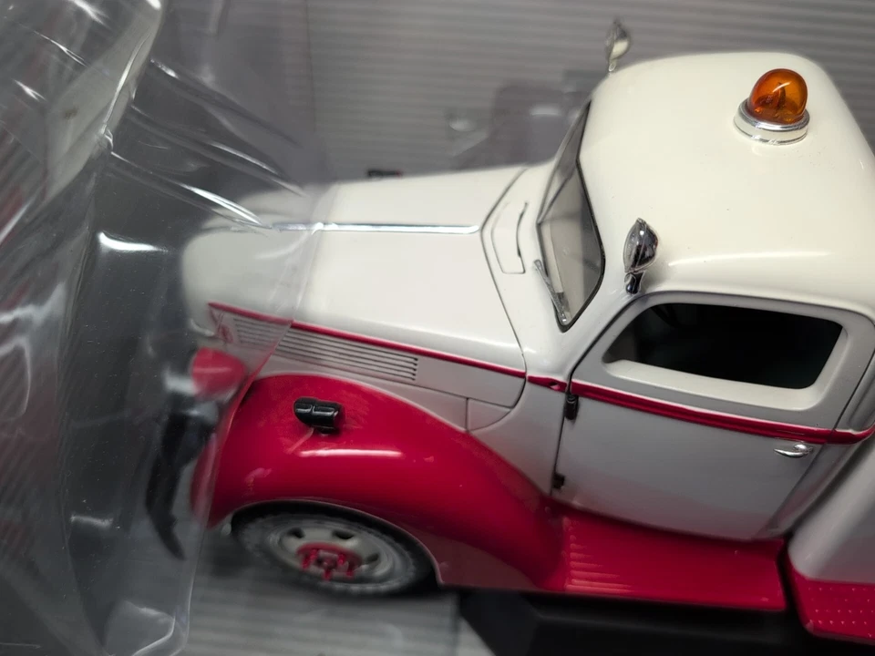 DCP Highway 61 1941 Ford Wrecker Service Truck Red/White #50344 1/16 - Image 3 of 4