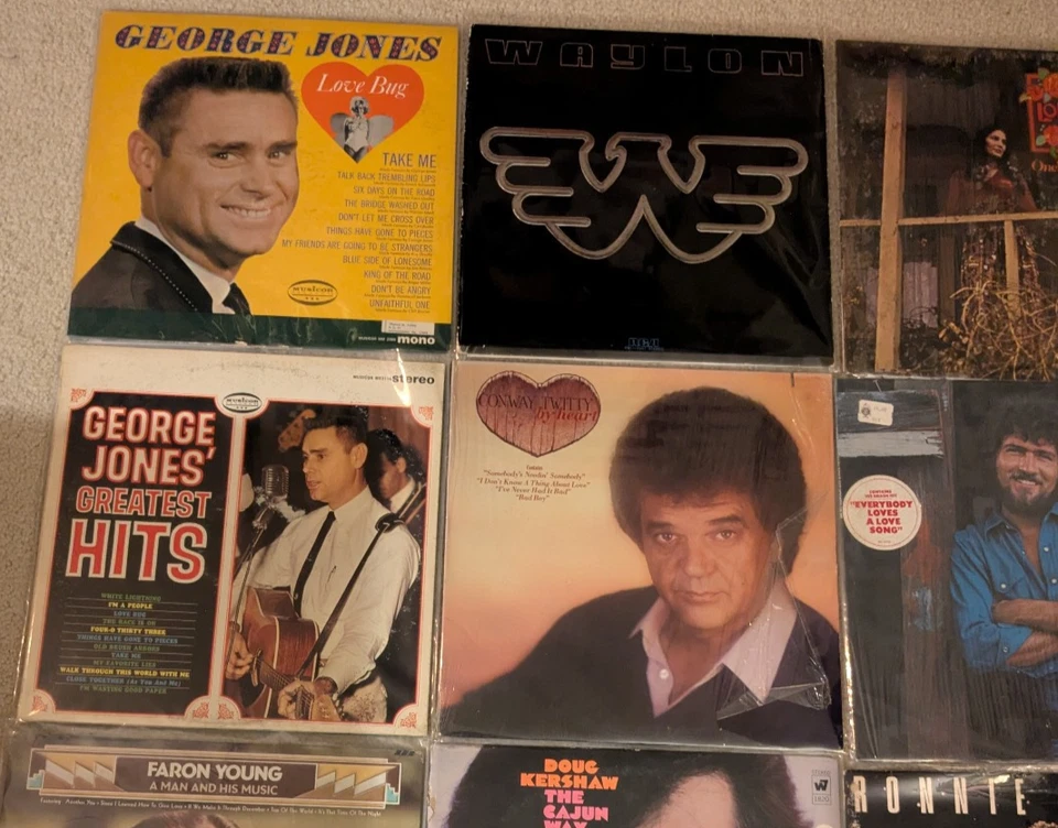 CLASSIC COUNTRY VINYL LP RECORDS LOT:  WAYLON, JOHN DENVER, GEORGE JONES...... - Image 4 of 4