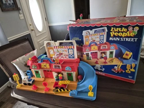 Vintage 1980 Fisher-Price Play Family Little People Main Street #2500 play set