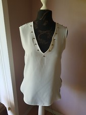 Zara kurzarm Top Shirt Bluse mit Nieten V-Ausschnitt Weiß Gr. S