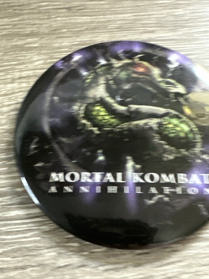 Mortal Kombat Aniquilación Pinback Gamestop 3” Foto 2 de 4