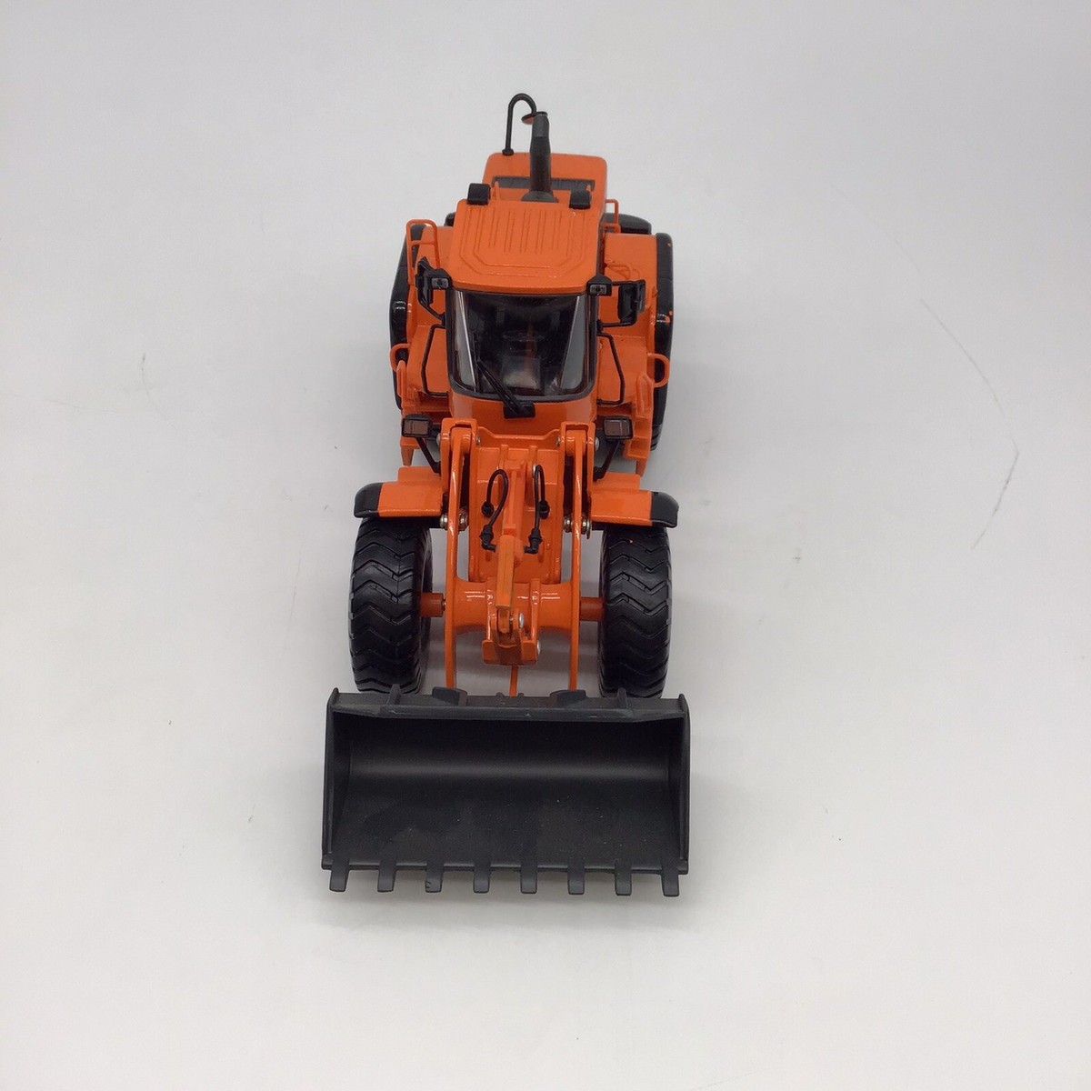 【新品未開封】超希少DOOSAN DL420A ホイールローダー 1/40模型 新品未開封】超希少DOOSAN DL420A ホイールローダー 1/40模型