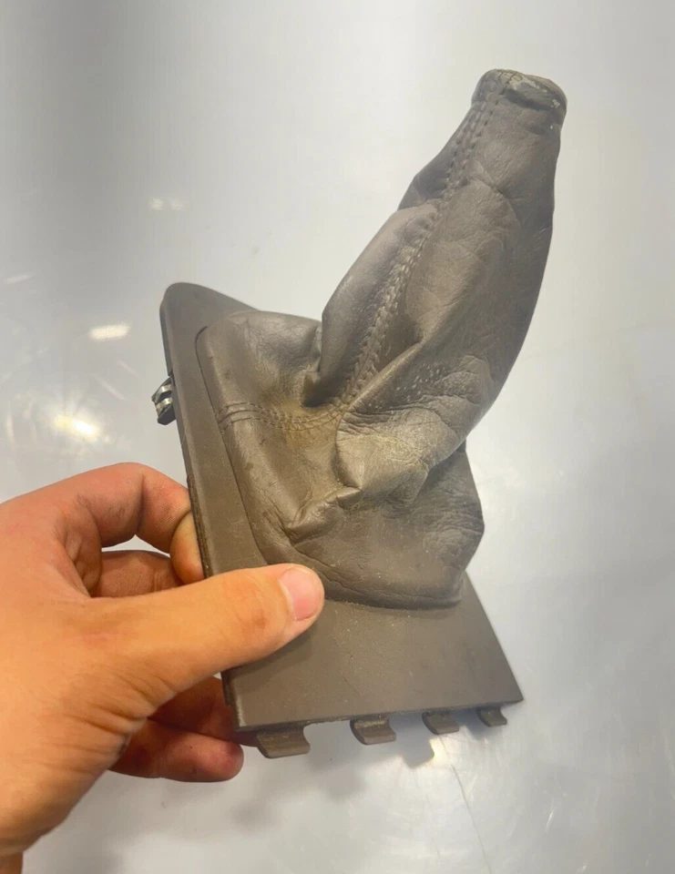 Toyota Camry 1992-1996 5 velocidades manual cambio de marchas bota con perilla P/N 58821-33010 OEM Foto 3 de 4