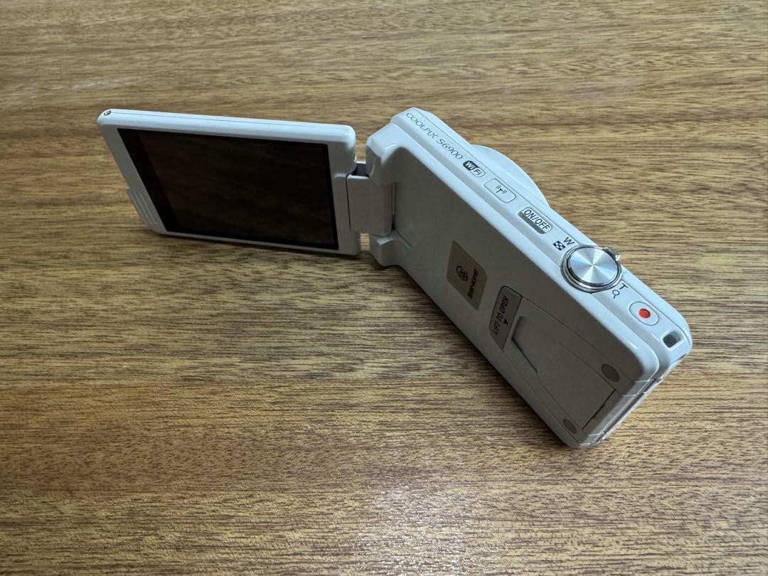 Nikon COOLPIX S6900 White Digital Camera w/battery Used Used Nikon COOLPIX S6900 White Digital Camera w/battery Used Used