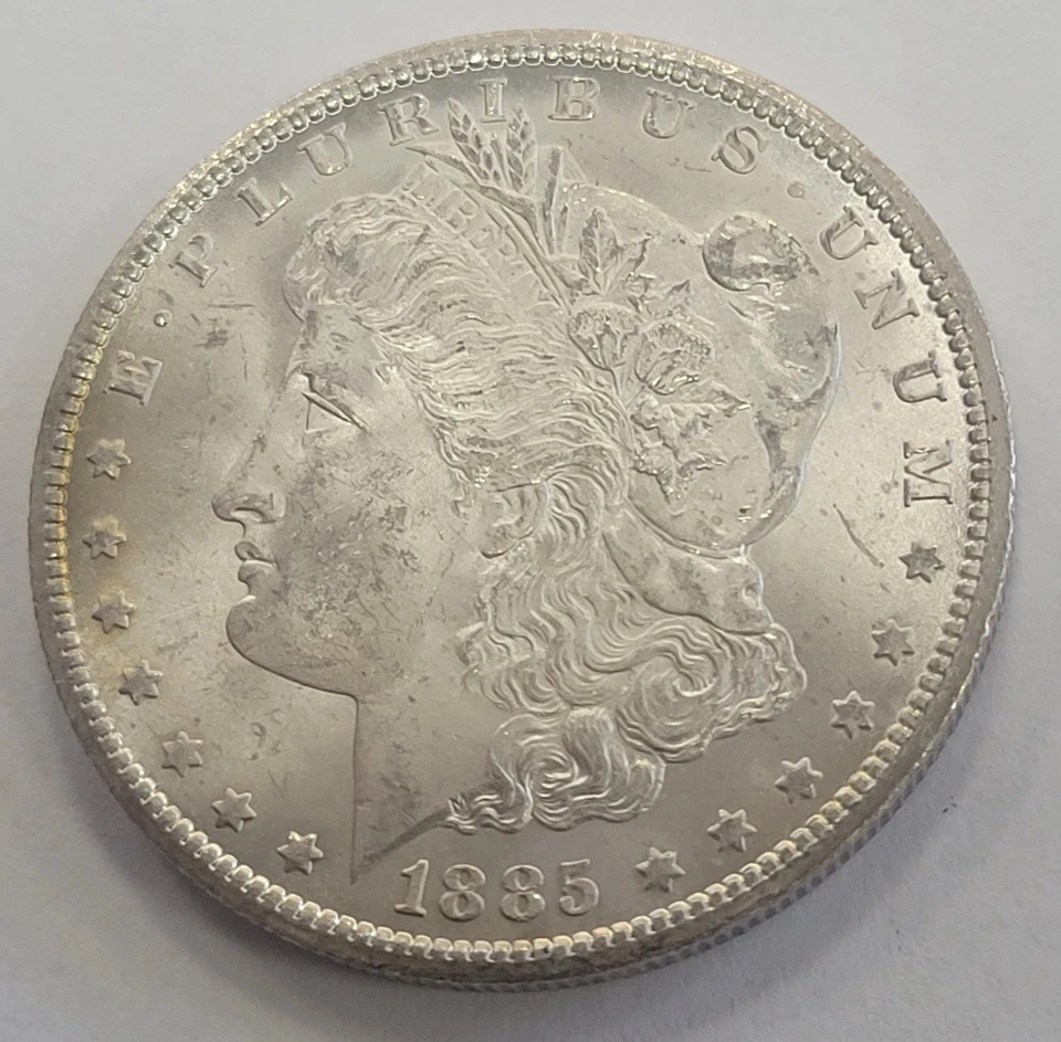 Morgan 1885 CC $1 brillante sin circular BU plata 90 % Carson City EE. UU. Foto 2 de 4