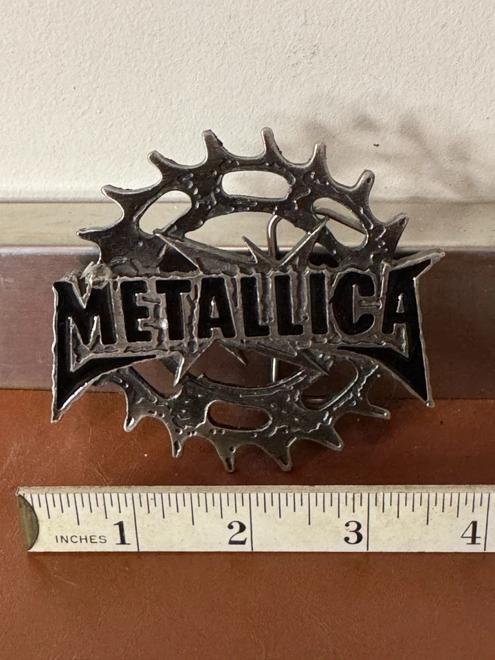 Hebilla de cinturón de banda de roca de metal pesado con logotipo de sierra Metallica Foto 2 de 3