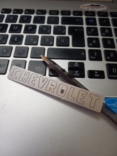 axial CHEVROLET PICKUP TRUCK tail door emblems letters, rc scaler Rc4wd - Foto 2 di 2