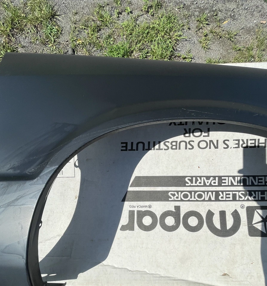 Новое из старых запасов переднее крыло 1985-1989 Chrysler Lebaron 1985-1989 Dodge Lancer правое 4342478 - Изображение 4 из 4