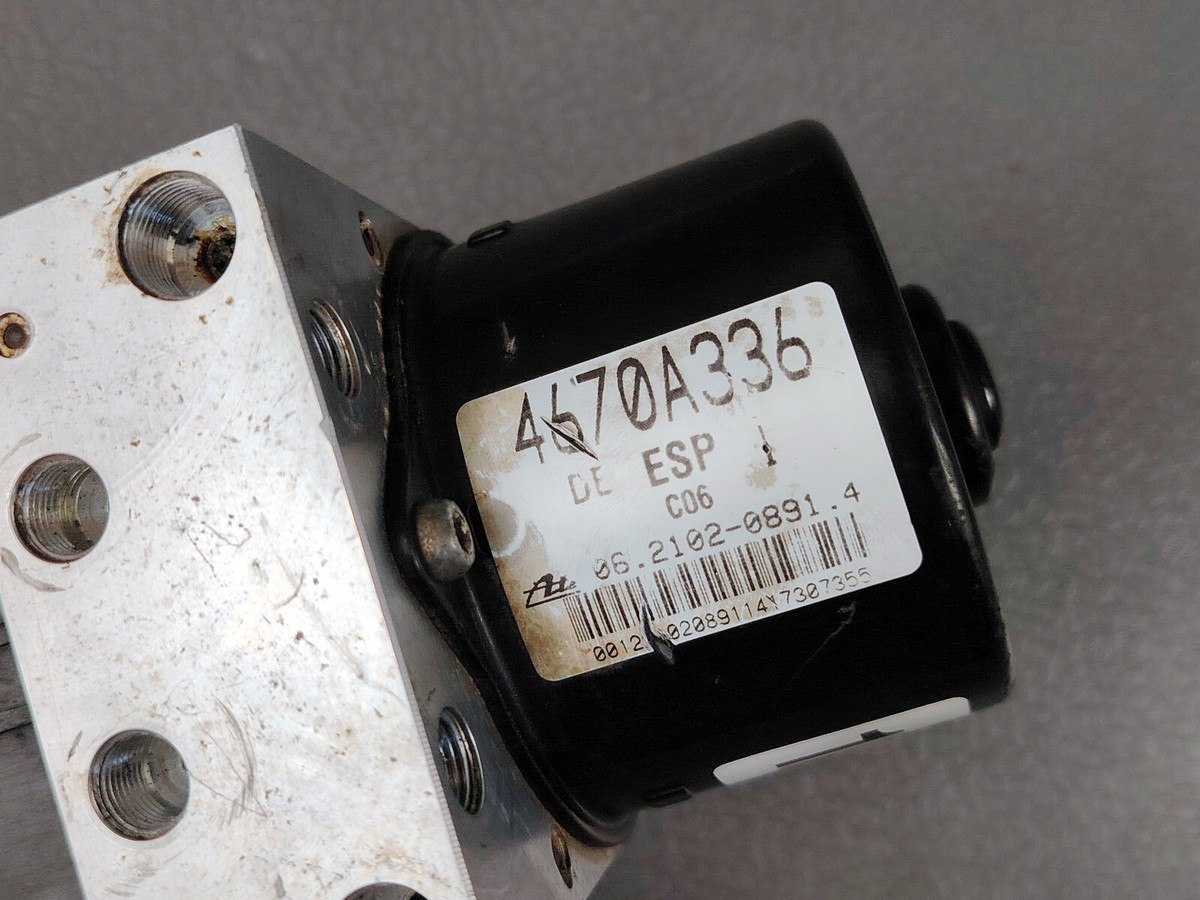 2006 MITSUBISHI Outlander 2.4 CW5W Anti Lock Brake System