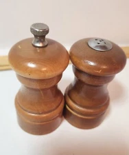 Saltshaker and Pepper Mill Grinder Set Chef Specialties Co Made in USA 5" Walnut