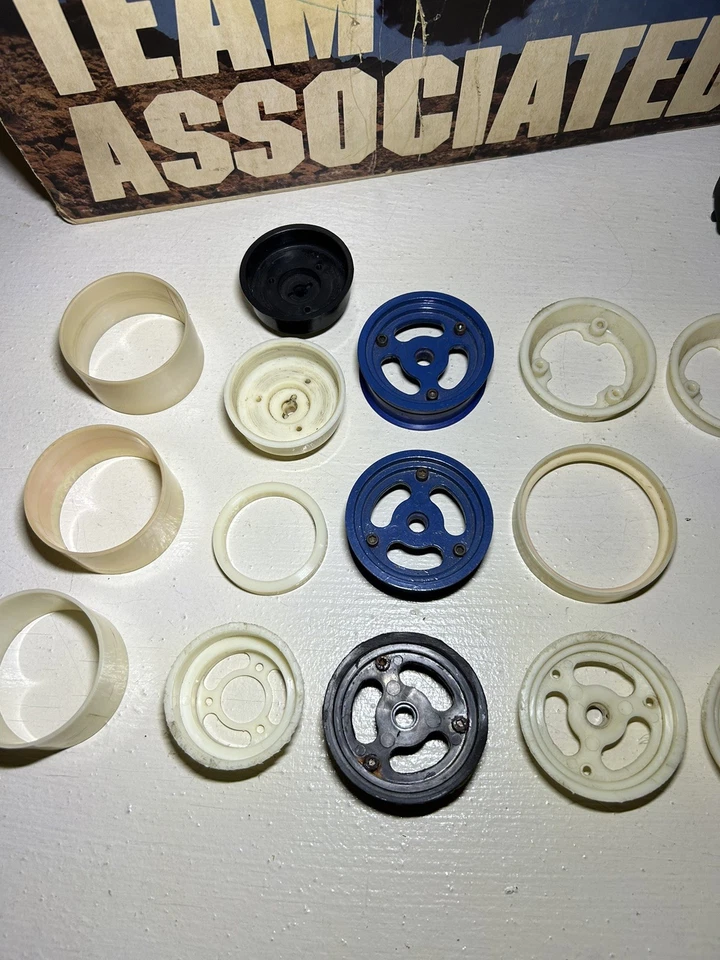 Rc VINTAGE Car TEAM ASSOCIATED RC10 GOLD PAN A STAMP BUGGY Parts Lot Rare - Image 4 of 4