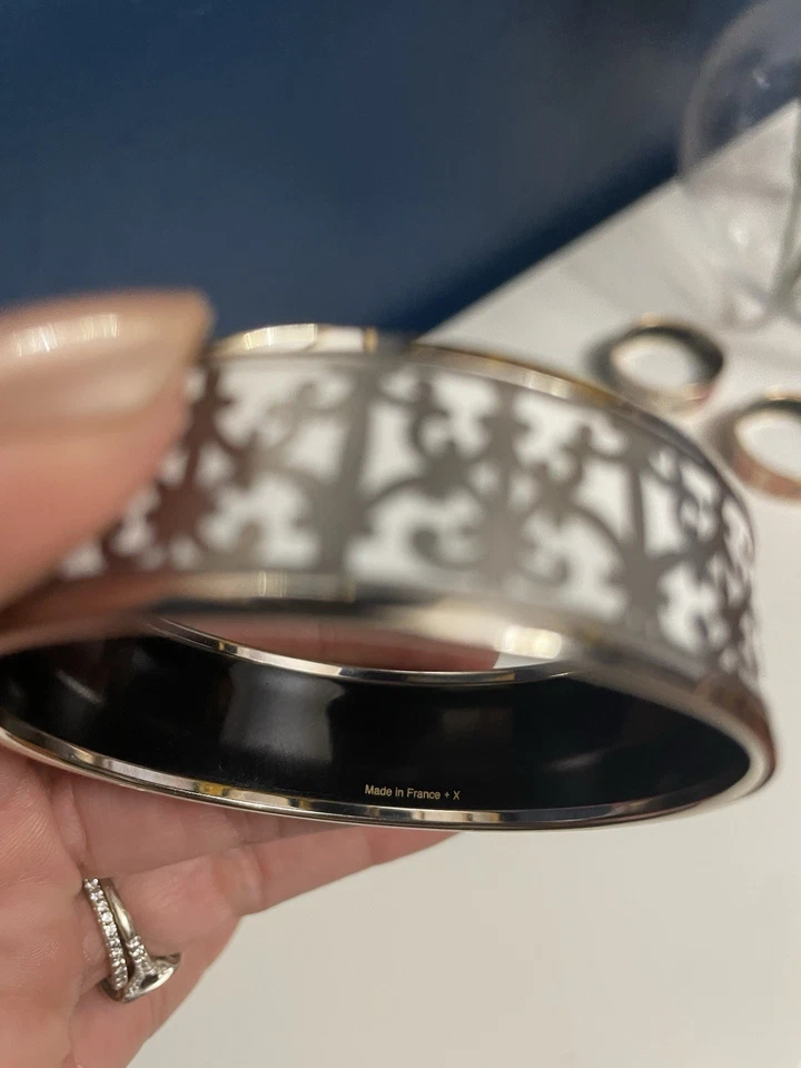 "Brazalete Hermes plateado esmalte, como nuevo, diámetro de 2,25""" Foto 2 de 3