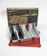 NEW Baker's Edge Brownie Pan All Edges Non Stick 9x12 (incl Lid, Wedge, 2 Spats)