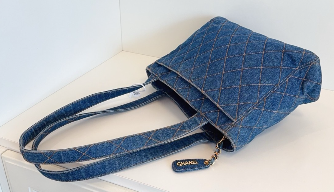 シャネル BAG New 22B CHANEL Blue LARGE Shopping Deauville Tote with Small Pouch