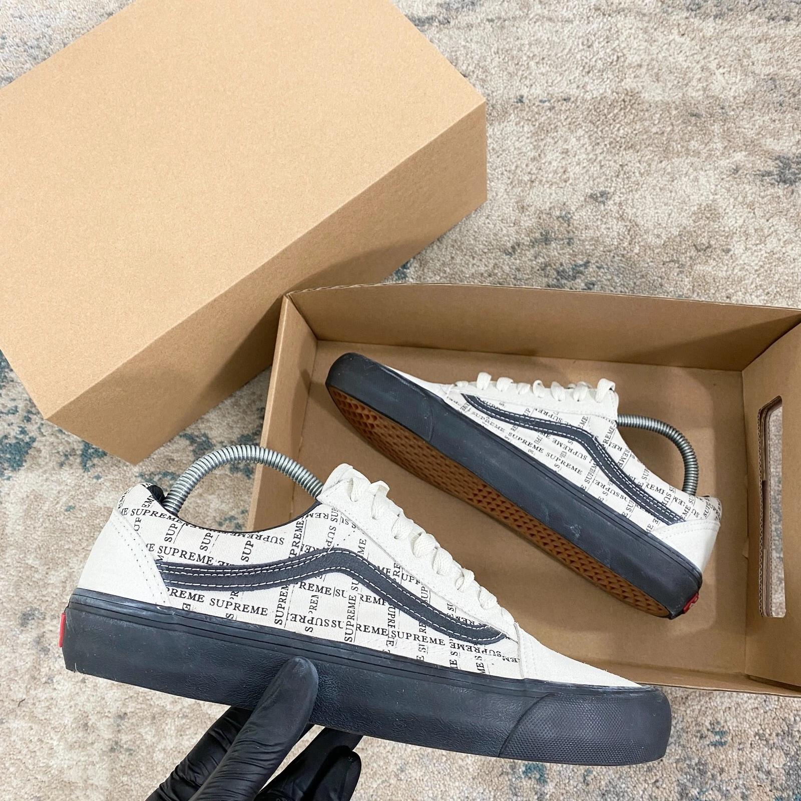 Baskets Vans x Supreme Old Skool Grid en gris et noir dans un prix de vente