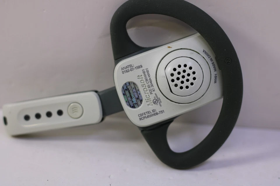 Microsoft Xbox 360 White Wireless Bluetooth Single Earpiece Headset - Image 2 of 4