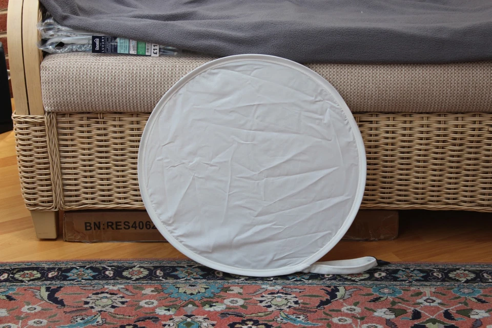 Lastolite Reflector : 50cm Diameter : Reversable Silver/White - Image 3 of 3