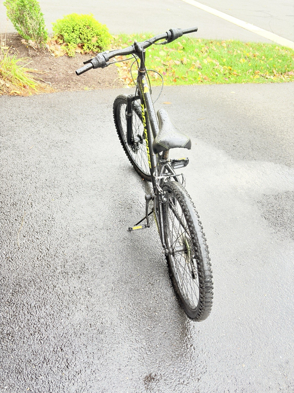 Mongoose Excursion 24-inch Wheel Mountain Bike 21 Speeds - B