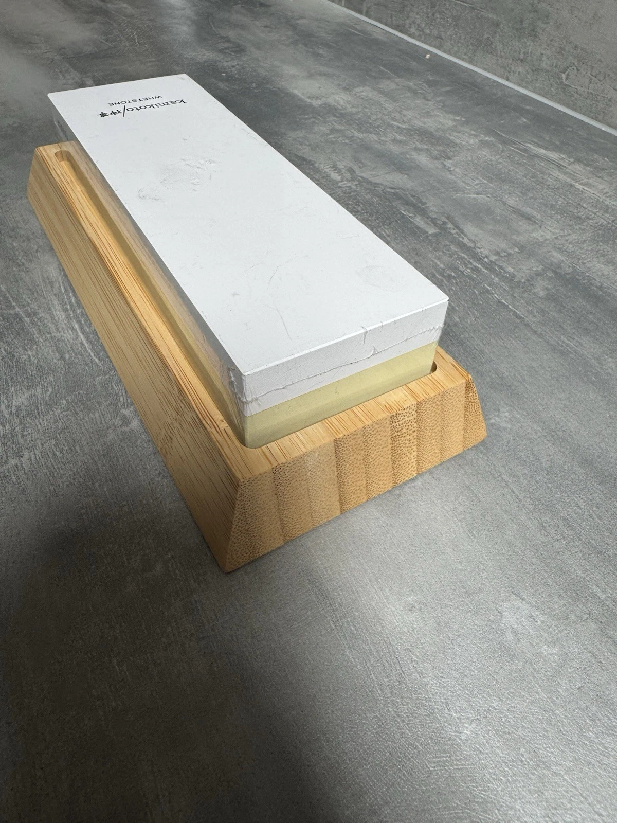 Kamikoto Toishi Sharpening Whetstone 1000/3000 Bamboo Stand Brand New 7