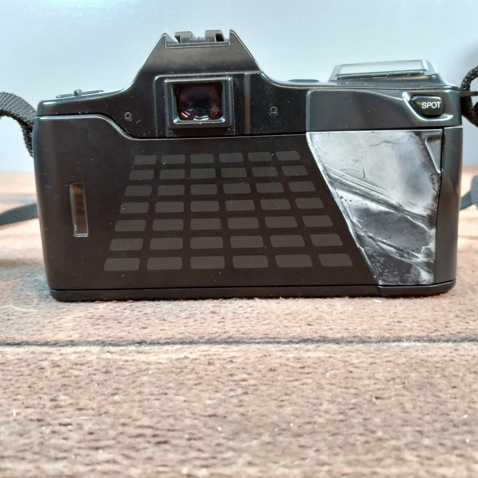 Minolta Maxxum 7000i SLR Film Camera with 35-80mm and 80-200mm Zoom Lenses/Bag - Image 3 of 4