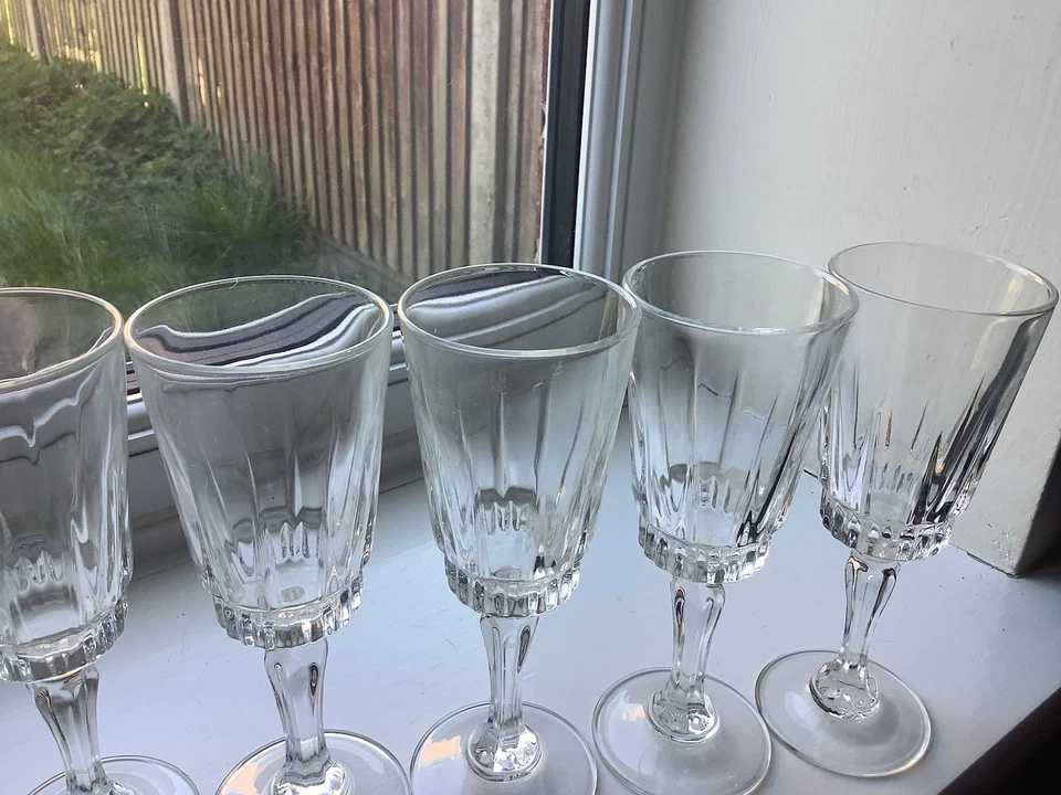 Lovely Vintage Set Of 6 French Luminarc "Victoria" Sherry Glasses/Flutes - Image 3 of 4
