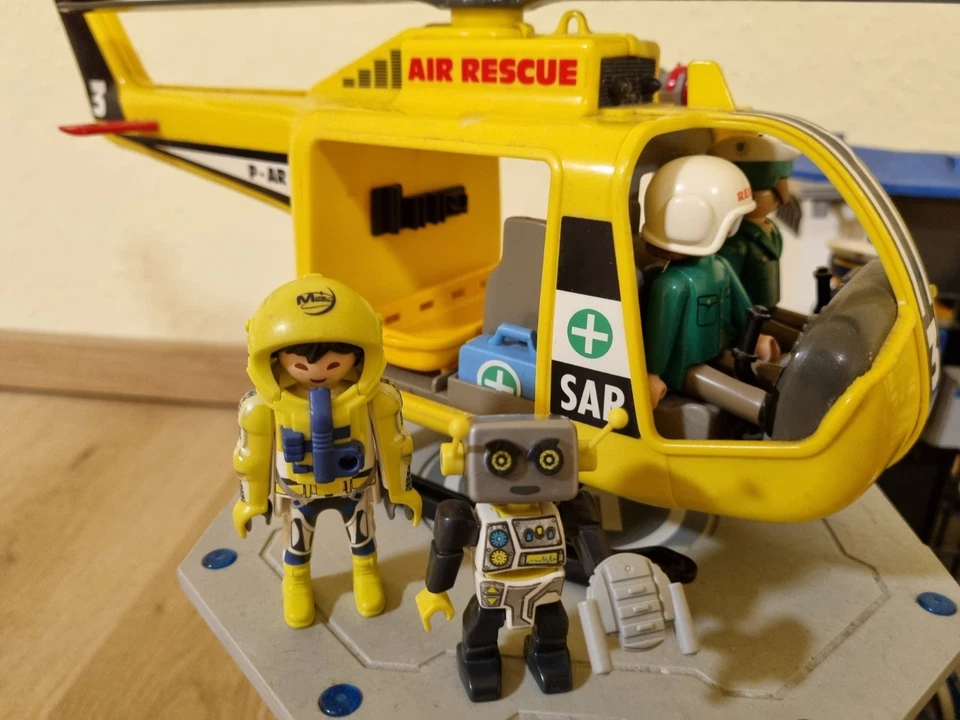 Playmobil Polizeiwache 6872 mit Zubehör - Bild 4 von 4