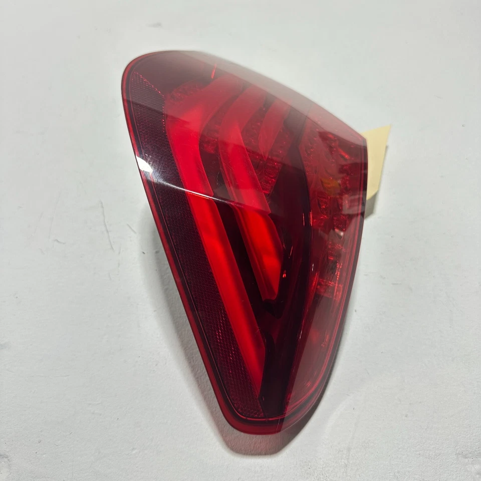 BMW 750LI 2013-2015 LUZ TRASERA DERECHA EXTERIOR LUZ LUZ OEM Foto 4 de 4