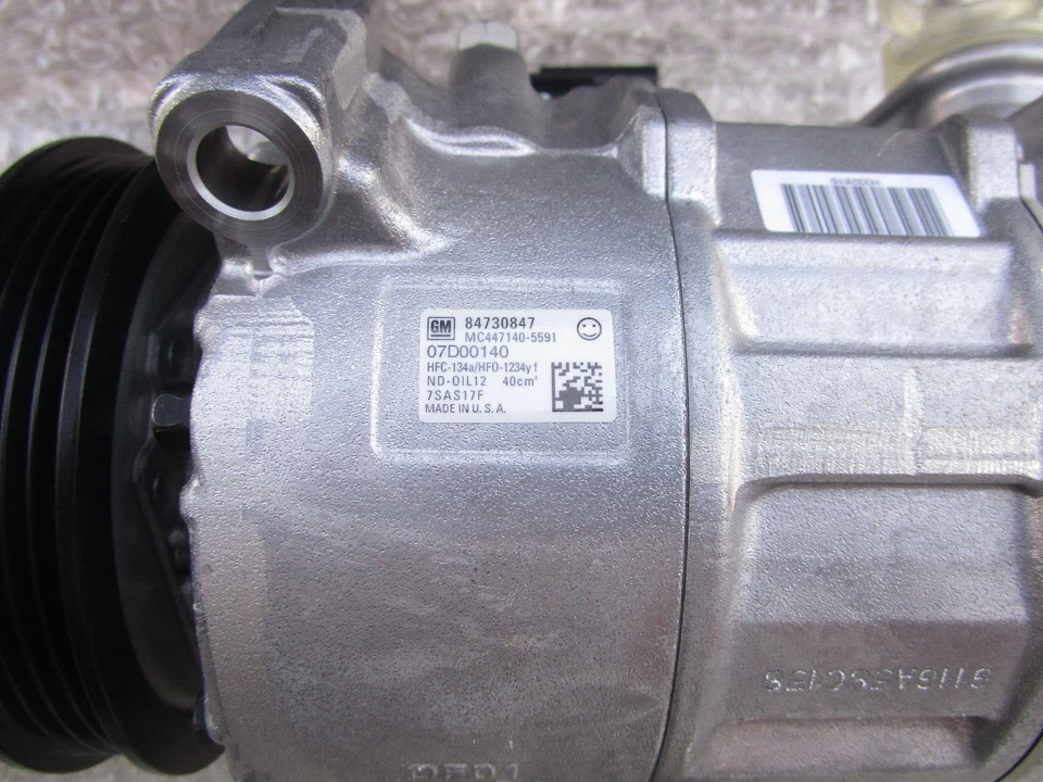 COMPRESOR AIRE ACONDICIONADO CHEVY GMC 15-19 OEM NUEVO P/N 84730848 Foto 3 de 4