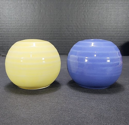 Vintage Ring Salt and Pepper Shakers Yellow and Blue Bauer? Nice! - Picture 3 of 7