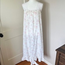 Vintage Floral Nightgown with Lace Bodice and Ruffle Hem Large Cottagecore
