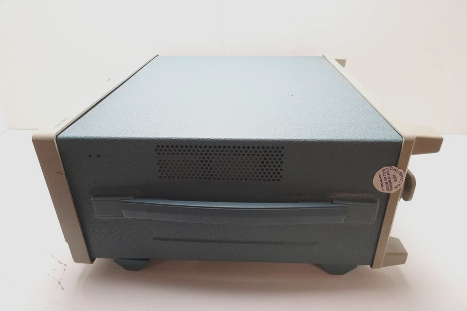 Osciloscopio digitalizador Tektronix TDS 640A | 500 MHz, 2 GS/s | Faltan pies Foto 3 de 4