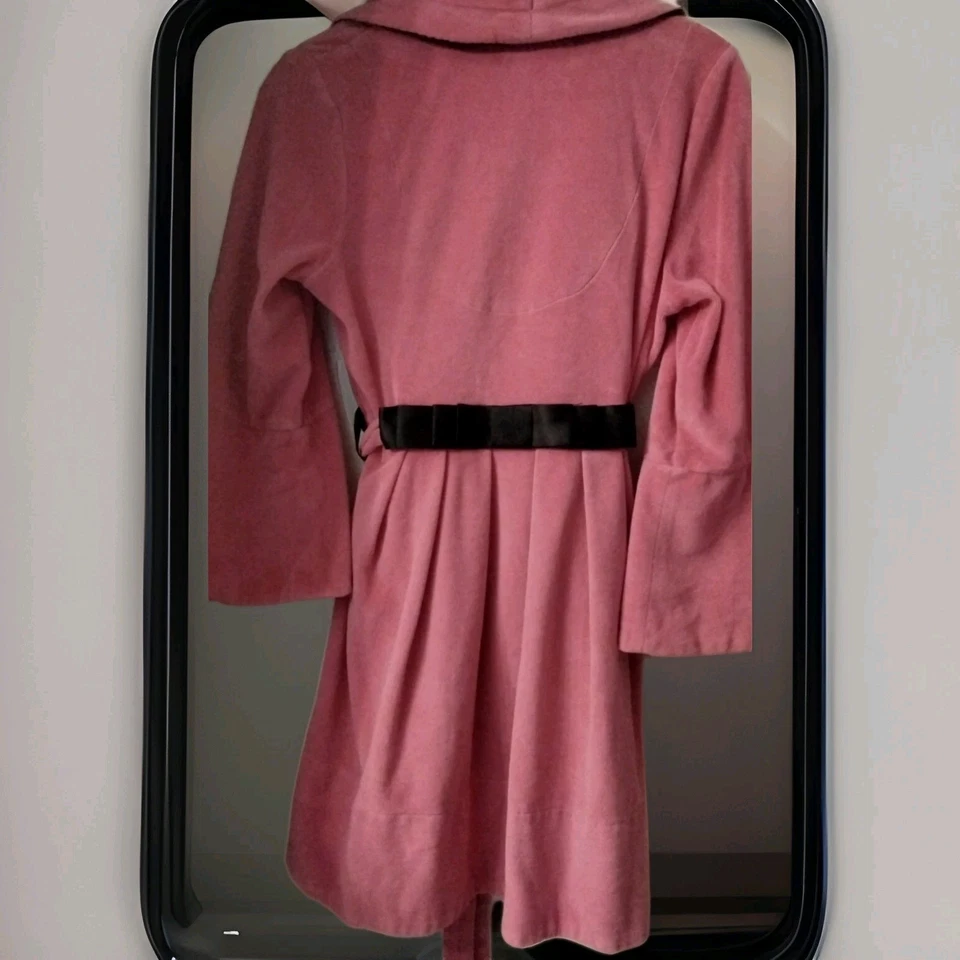 BETSEY JOHNSON S Bata de Terciopelo con Bolsillos Rosa con Lazos de Cinta Negra Albornoz Foto 2 de 4