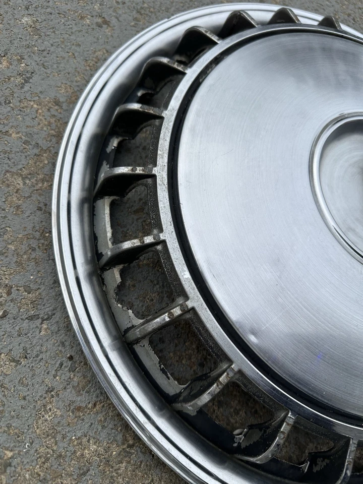 "2 Oldsmobile Toronado 1967 tapacubos 15"" cubiertas de rueda buenos conductores 67" Foto 3 de 4