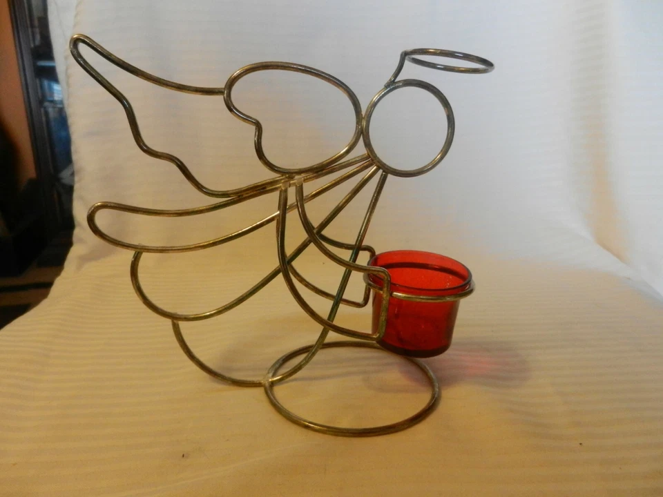 Estatueta de anjo fio de metal tom dourado suporte de vela luz de chá, vidro vermelho 7" de altura - Imagem 3 de 4