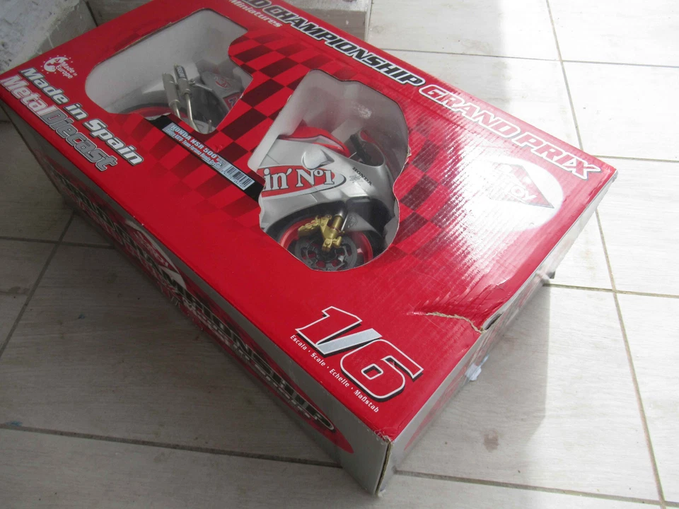 GUILOY 1:6 HONDA NSR 500 Daijiro KATO-Team Fortuna Honda Gresini NRFB - Immagine 4 di 4