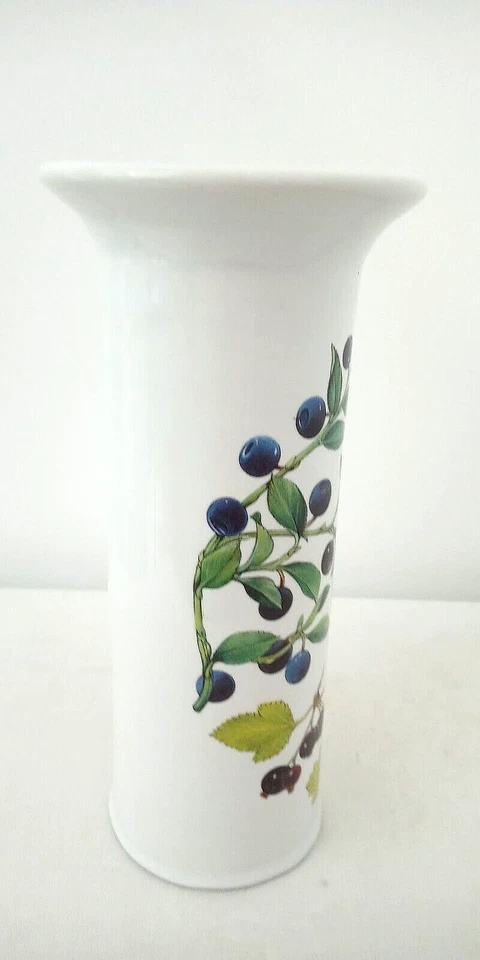 Italian Porcelain Vase Fruiti de Bosco Italy Spigarelli Fruit Berries 10"X5" - Image 3 of 4