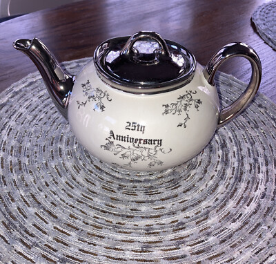 パールポーセリン　アンティーク　置物　pearl porcelain 25th Anniversary Pearl China tea Pot Hand decorated in Platinum
