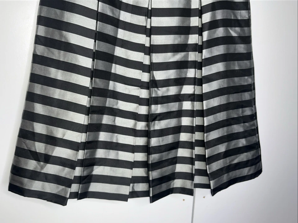Falda halógena negra y plateada gris a rayas plisada hasta la rodilla línea A, talla 8 Foto 3 de 4