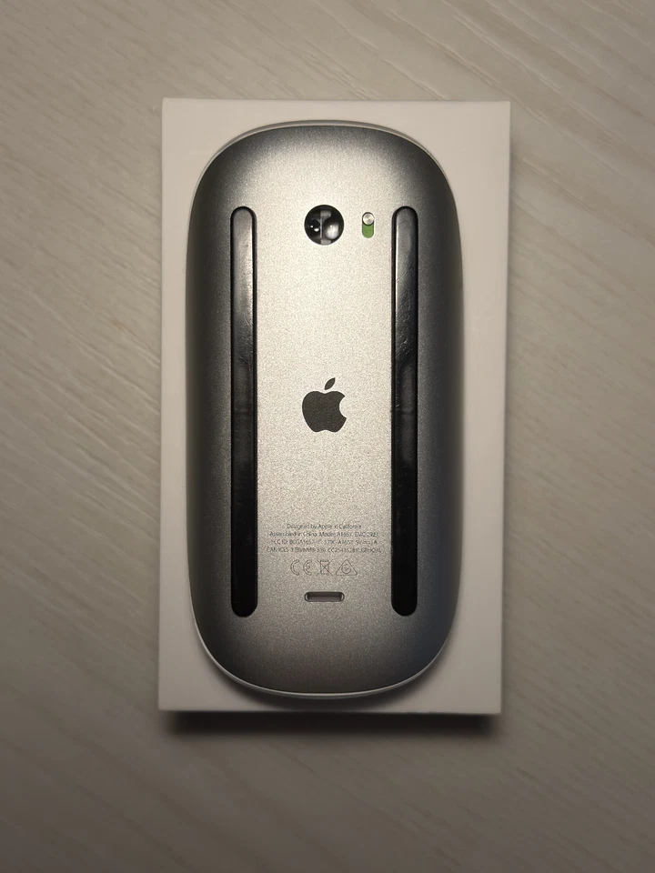 APPLE - Tastiera e Magic Mouse + supporti neri - Immagine 3 di 4