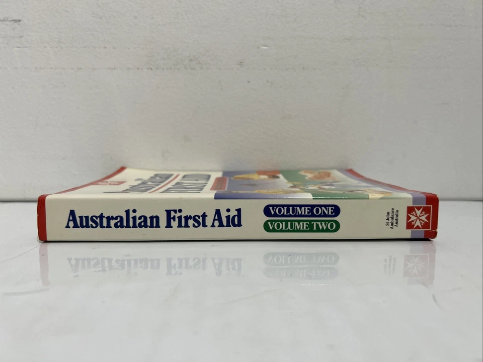 Australian First Aid Volumes One and Two St John Ambulance 96 Paperback - G/VGC - Image 3 of 4