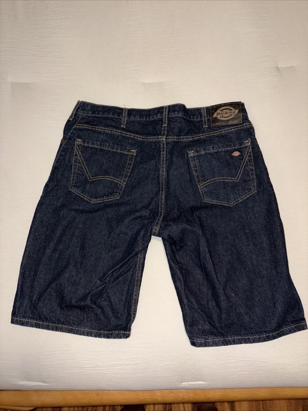 Dickies Shorts Men  sz 36 Relaxed Fit.