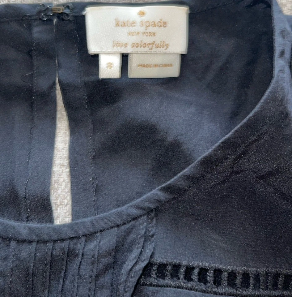 Blusa negra para mujer Kate Spade talla 8 100 % seda sin mangas con volantes femenina Foto 2 de 4