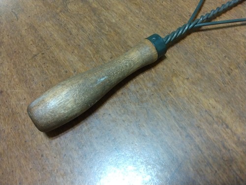LOT OF 2 VTG Carpet Rug Beaters Heart Wire Wood Primitive Rustic Farmhouse Decor - Picture 7 of 15