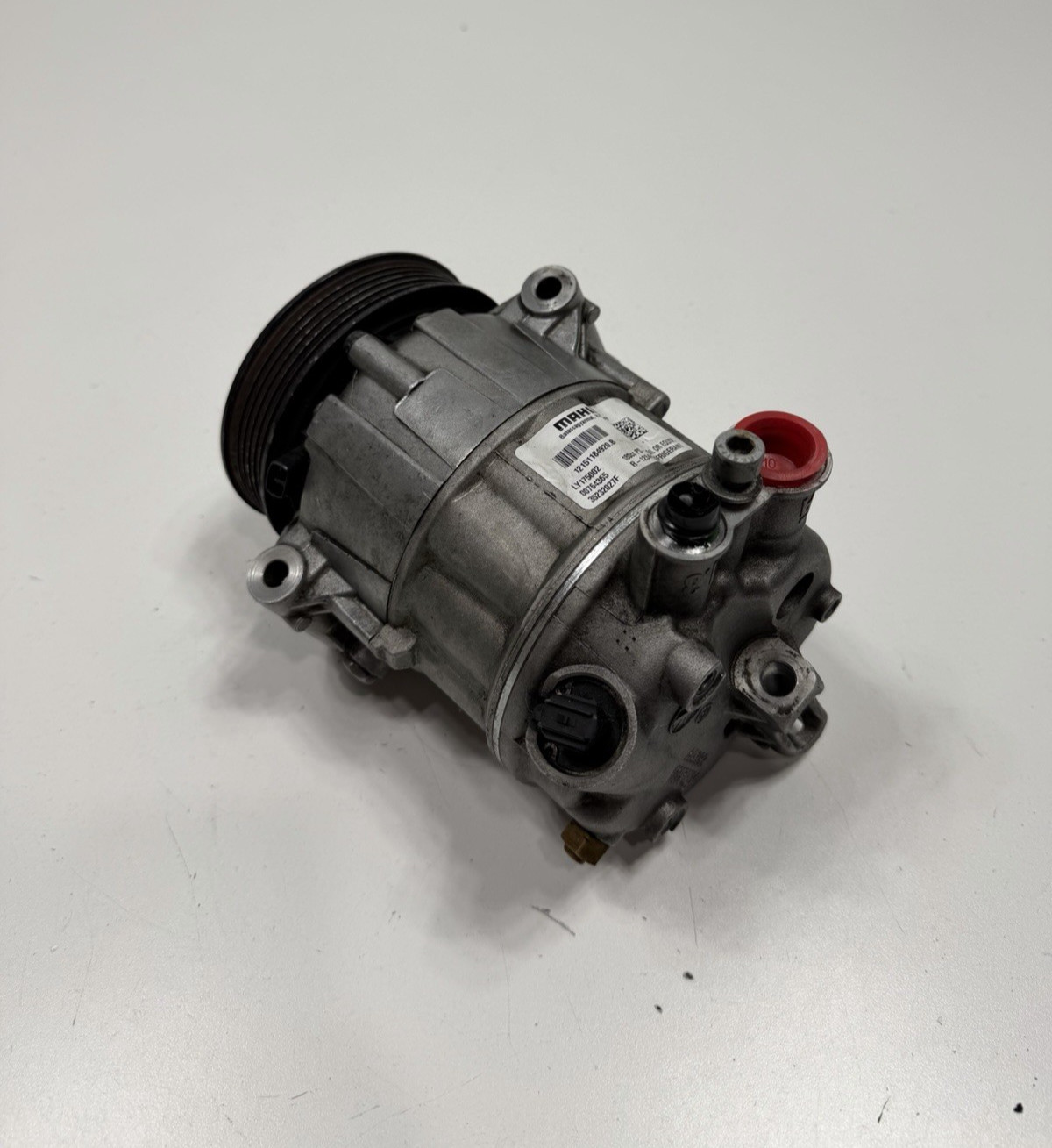 Maserati Ghibli 2014-2021 Compressor with bracket