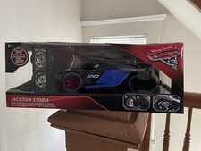 Disney Pixar Cars Jada scala 1:24 Jackson Storm con portapneumatici